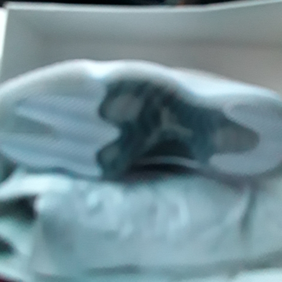 Womans size 11 air jordan 11 retro - Picture 2 of 2